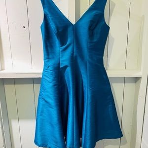 NWT Alfred Sung V Neck Pleated Skirt Cocktail Dress with Pockets Blue